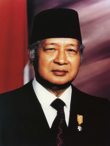 Imagem Hadji Mohamed Suharto - Por State Secretariat of the Republic of Indonesia - 5 Tahun Masa Bakti Bapak Try Sutrisno, Domínio público, https://commons.wikimedia.org/w/index.php?curid=7905451